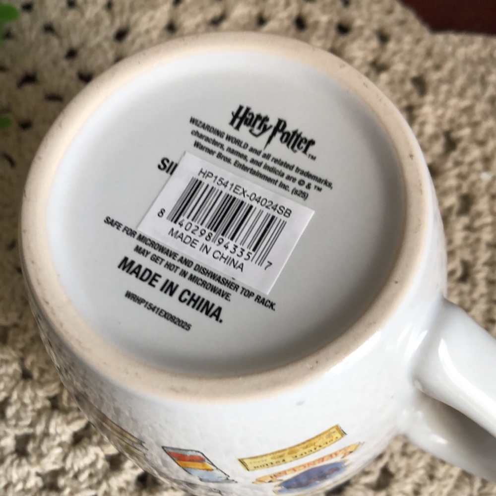 Harry Potter HOGWARTS Mug - Picture 6 of 9